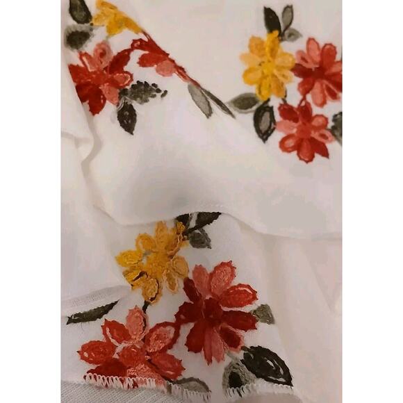 VNTG Forever 21 FLORAL EMBROIDERED Top Size M White Bohemian Festival Cropped 9 - Picture 3 of 15
